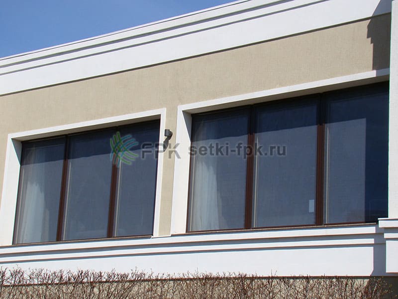 Антимоскитные сетки на окнах